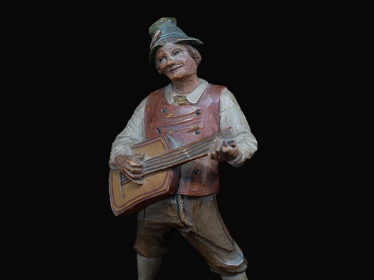 man-met-gitaar-1-close-up